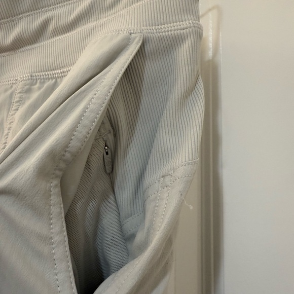 LuLulemon Jogger Pants Gray/White size 6 - Picture 5 of 6